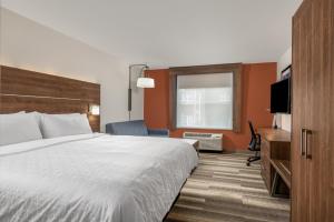 a hotel room with a bed and a television at Holiday Inn Express Chapel Hill by IHG in Chapel Hill +29 photos