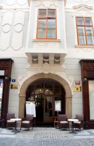 Exteriér nebo vchod ubytování Hotel U Zlateho jelena