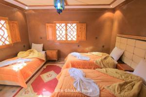 Uma cama ou camas num quarto em Chez Ghazal Imlil