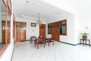 Fotografie z fotogalerie ubytování RedDoorz Syariah near Alun Alun Magelang Bayeman v destinaci Magelang