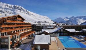 spot, exceptl 80 m2, centre Alpe d Huez, ski au pied, Ménandière, 8 pers, 3ch, 3sdb tesisinde veya buraya yakın yüzme havuzu