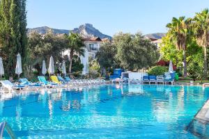 Бассейн в The Ship Inn Hotel или поблизости