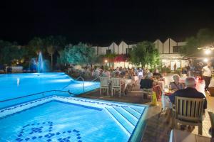 Бассейн в The Ship Inn Hotel или поблизости