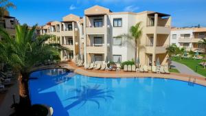 Bazén v ubytování Creta Palm Resort Hotel & Apartments nebo v jeho okolí