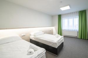 Katil atau katil-katil dalam bilik di Garni hotel Roušarka