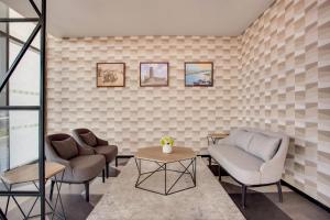 a waiting room with two chairs and a table at Lemon Tree Hotel, Jumeirah Dubai in Dubai
