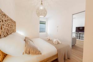 Ένα ή περισσότερα κρεβάτια σε δωμάτιο στο Les jardins secrets +16 φωτογραφίες