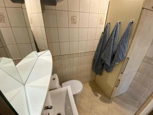 Ένα μπάνιο στο Marina Apartament +38 φωτογραφίες