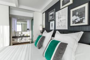 A bed or beds in a room at Barceló Imagine