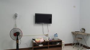 Telewizja i/lub zestaw kina domowego w obiekcie 枋寮小象民宿