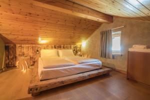 Tempat tidur dalam kamar di Residence Fior d'Alpe
