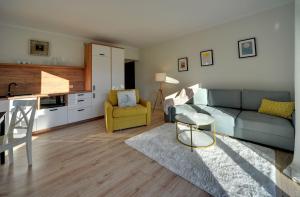 Posedenie v ubytovaní Apart-Invest Apartament Grottgera Studio 3 + 11 fotografií