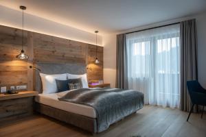 Postel nebo postele na pokoji v ubytování Alpines Gourmet Hotel Montanara