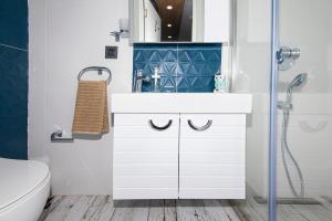 A bathroom at Marina Hotel Bodrum Még 32 kép