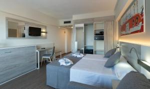 TV a/nebo společenská místnost v ubytování Medplaya Hotel Bali