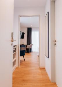TV a/nebo společenská místnost v ubytování HAIMHAUSERS Hotel Garni