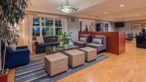 Vstupní hala nebo recepce v ubytování Best Western Cedar Inn & Suites