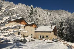 a house in the snow next to a mountain at Les Maisons de la Glappaz in Mégevette