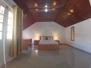 a bedroom with a bed and two lamps on the floor at Plateau Bedroom & Chambre - Praia Center 1 in Praia