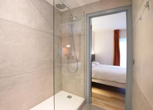 Ein Badezimmer in der Unterkunft Ibis Styles La Louvière