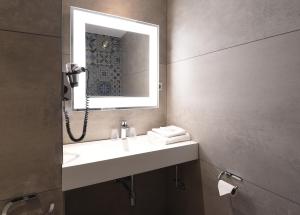 Ein Badezimmer in der Unterkunft Ibis Styles La Louvière