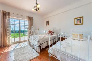 Ένα ή περισσότερα κρεβάτια σε δωμάτιο στο Villa da Horta +19 φωτογραφίες