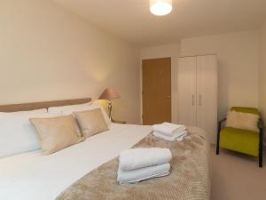 a bedroom with a large bed with towels on it at Central Tower Bridge Apartment in London