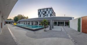 Bazén v ubytování Luxe Villa nebo v jeho okolí