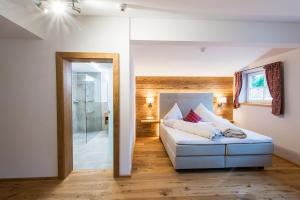 Postel nebo postele na pokoji v ubytování Gasthof Herrnhaus