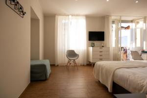 a bedroom with a bed and a desk and a chair at Aqualago casa vacanze apartment D in Verbania