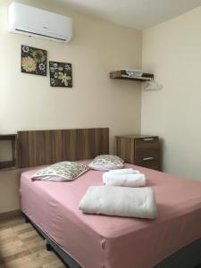 Postel nebo postele na pokoji v ubytování Varandas do Atalaia Suítes