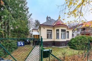 Το κτήριο όπου στεγάζεται  το διαμέρισμα