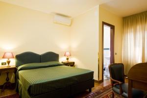 Säng eller sängar i ett rum på Relax Style House Central Rooms