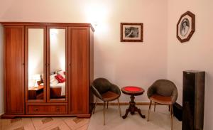 Część wypoczynkowa w obiekcie Nasze Kamienice Apartament Muzyczny z antresolą