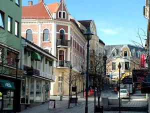 El barrio en el que está el hotel o un barrio cercano