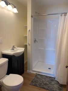 Gallery image of Cozy 4 Bedroom Home Accommodates 10 in Niagara USA in Niagara Falls