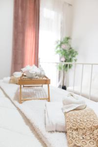 Een bed of bedden in een kamer bij Laetitia Guest House32