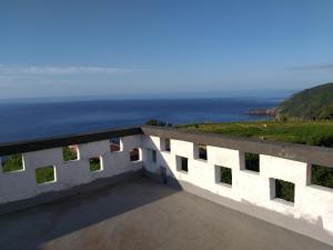 a building with a view of the ocean at Casa da Lomba do Cavaleiro in Povoação