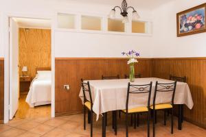 Postel nebo postele na pokoji v ubytování Del Pescador Hotel Cabañas