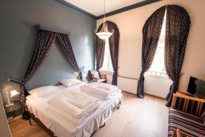 Una cama o camas en una habitación de Grand Hotel Hønefoss