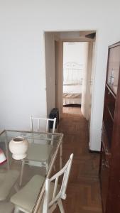 a table and chairs in a room with a bedroom at Departamento 2 amb centro in Mar del Plata +3 photos