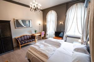 Una cama o camas en una habitación de Grand Hotel Hønefoss
