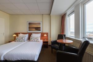 Een bed of bedden in een kamer bij Aquarius Hotel