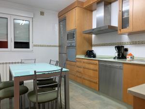 a kitchen with a table and chairs in it at Oktheway San Eufrasio in Sarria