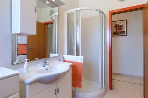 Koupelna v ubytování Apartments Boris + 47 fotografií