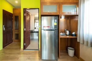 Kuchyň nebo kuchyňský kout v ubytování Tepbunthom Hostel