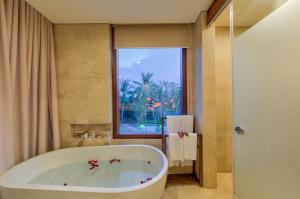 Ein Badezimmer in der Unterkunft Hoi An Eco Lodge & Spa