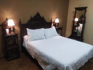A bed or beds in a room at Los Bronces
