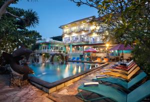 Bazén v ubytování The Tanis Beach Resort Nusa Lembongan nebo v jeho okolí