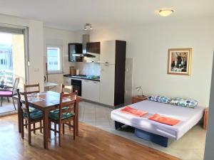 Kuchyňa alebo kuchynka v ubytovaní Gala Apartments